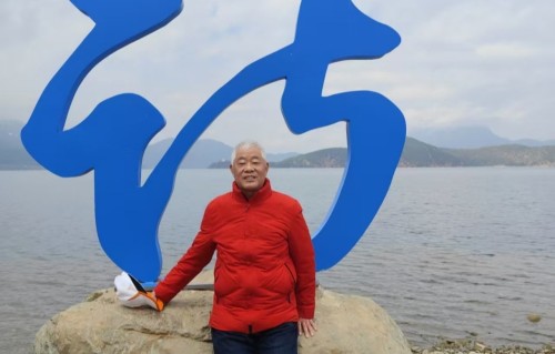 杨友明诗词研究        杨友明在不同题材的诗词创作上有何特点？