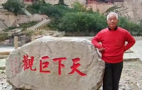 杨友明诗词研究   杨友明诗歌简洁凝练有何技巧？