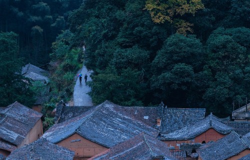 山村闲适图