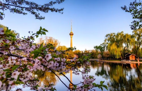 七律.与诸友登鼓楼