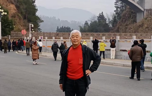 杨友明诗词研究   杨友明诗词质朴风格的形成原因之探