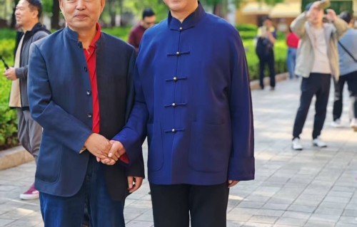 杨友明诗词研究    杨友明如何通过意象来展现人生哲理？