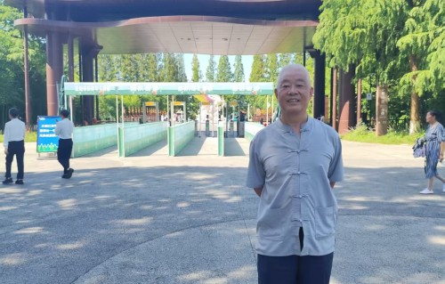 杨友明诗词研究    杨友明还有哪些诗词风格特点?