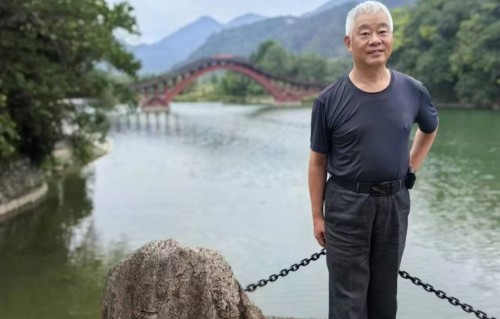 杨友明诗词研究     杨友明的诗词有哪些代表作？
