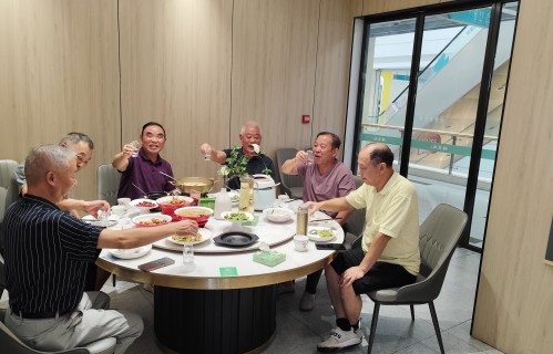 五绝·养老中