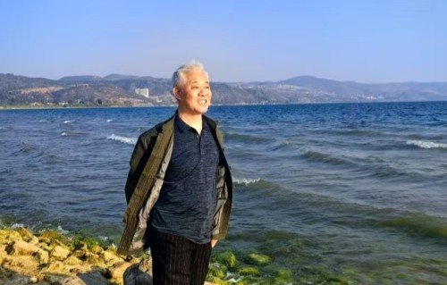 杨友明诗词研究   《心有阳光》中自然意象的运用对诗词艺术感染力有何提升？