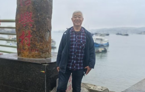 杨友明诗词研究   杨友明诗词质朴风格的形成原因分析