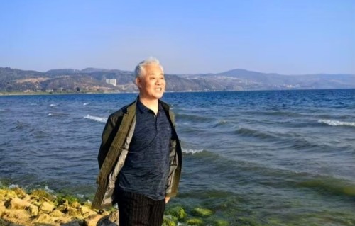 杨友明诗词研究       杨友明诗词中对哪些具体的自然景观描写得最生动？